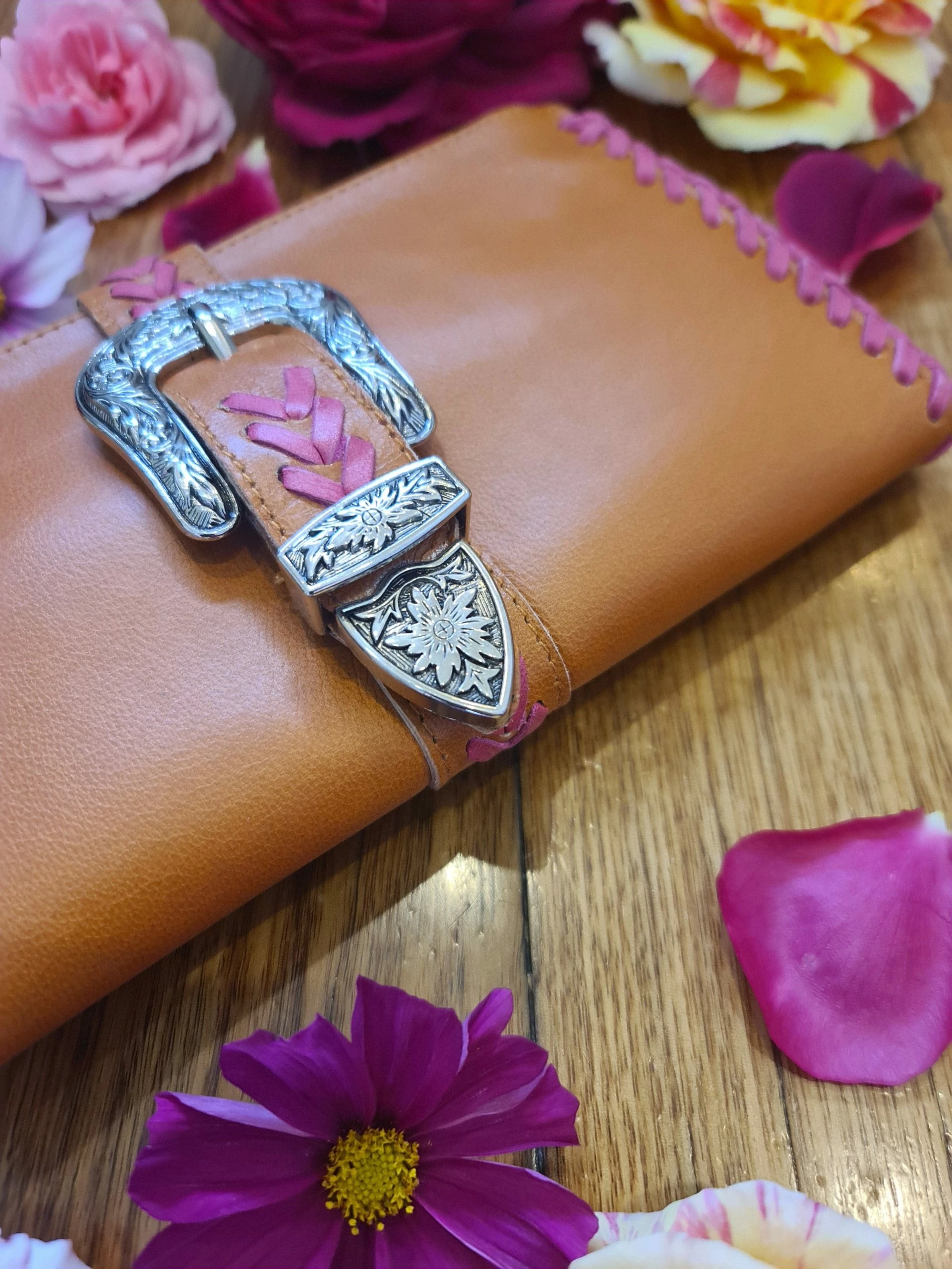 Esmeralda Clutch Bag - Tan/Fuchsia 4 Esmeralda Clutch Bag - Tan/Fuchsia - Image 4